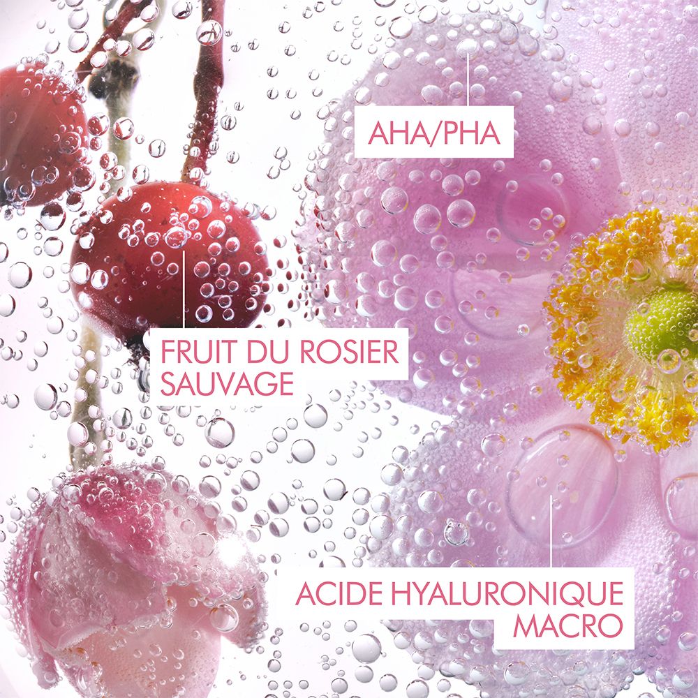 Blumen und Beeren in Wasser. Text: AHA/PHA, Wildrose, Hyaluronsäure.