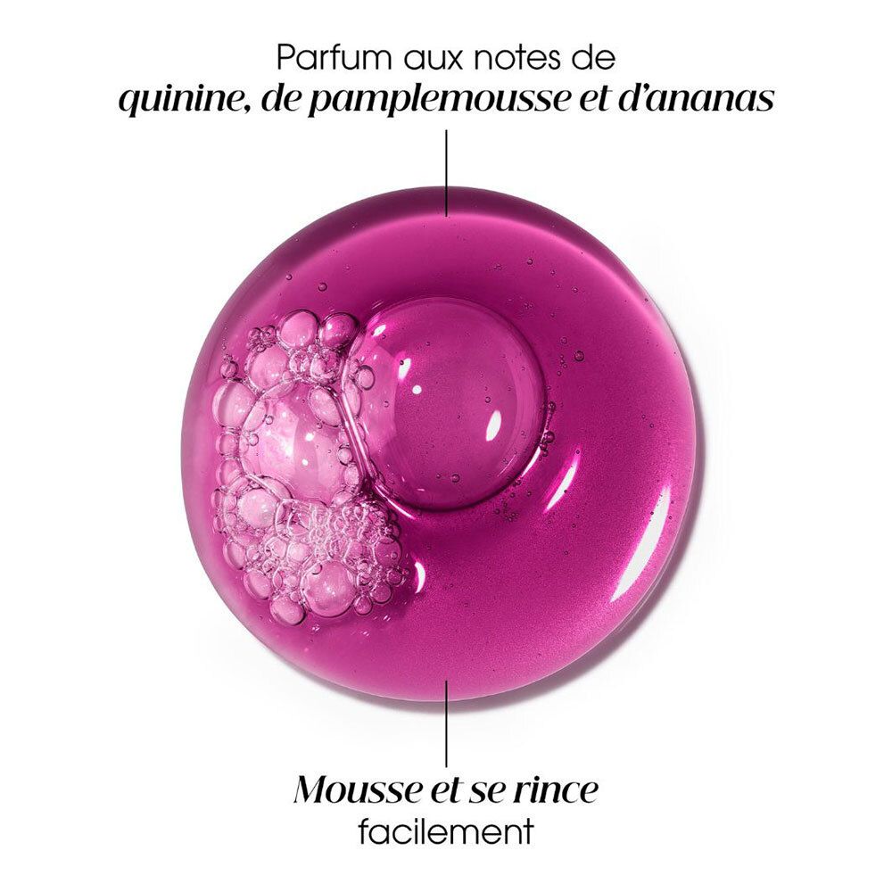 Nahaufnahme einer rosa Flüssigkeit mit Blasen. Text: Duft nach Chinin, Grapefruit und Ananas. Schäumt und lässt sich leicht ausspülen.