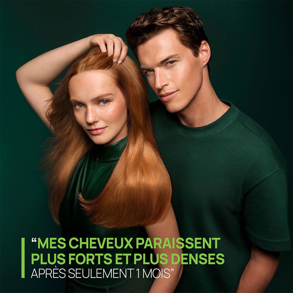 Femme et homme avec des cheveux sains. Texte: Mes cheveux paraissent plus denses et plus forts.