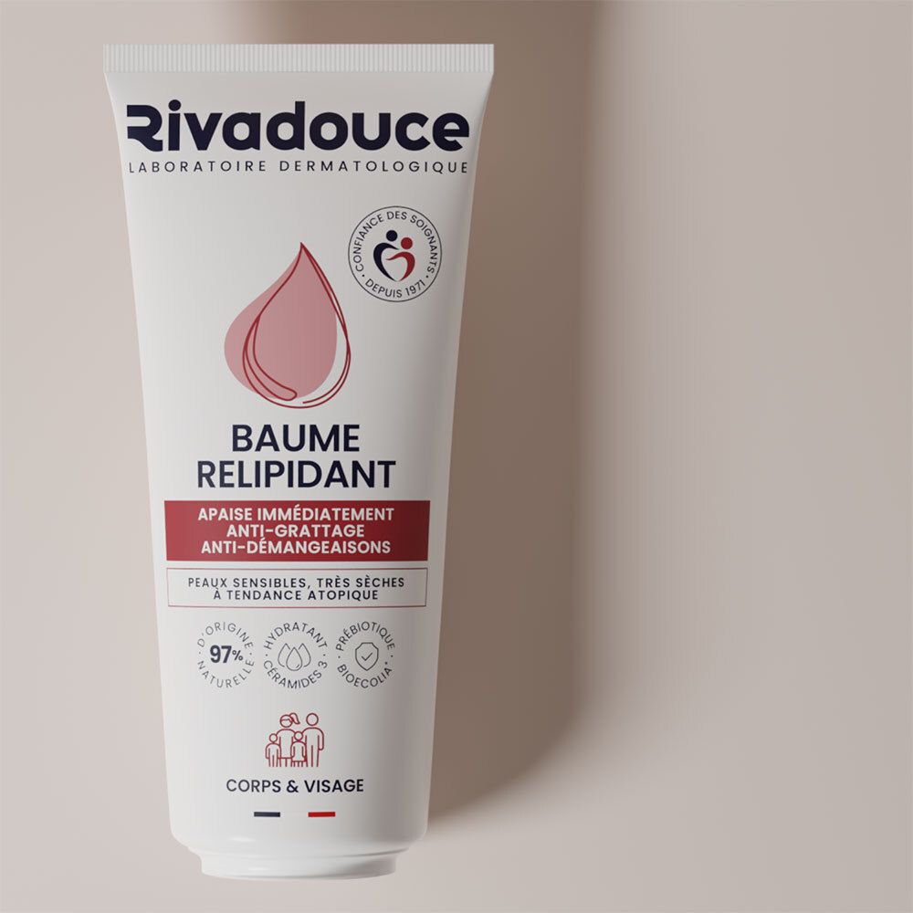Weisse Tube mit Rivadouce-Logo und Produktbezeichnung. Rosa Tropfen-Symbol. Text: Baume Relipidant, Anti-Juckreiz, für empfindliche Haut.