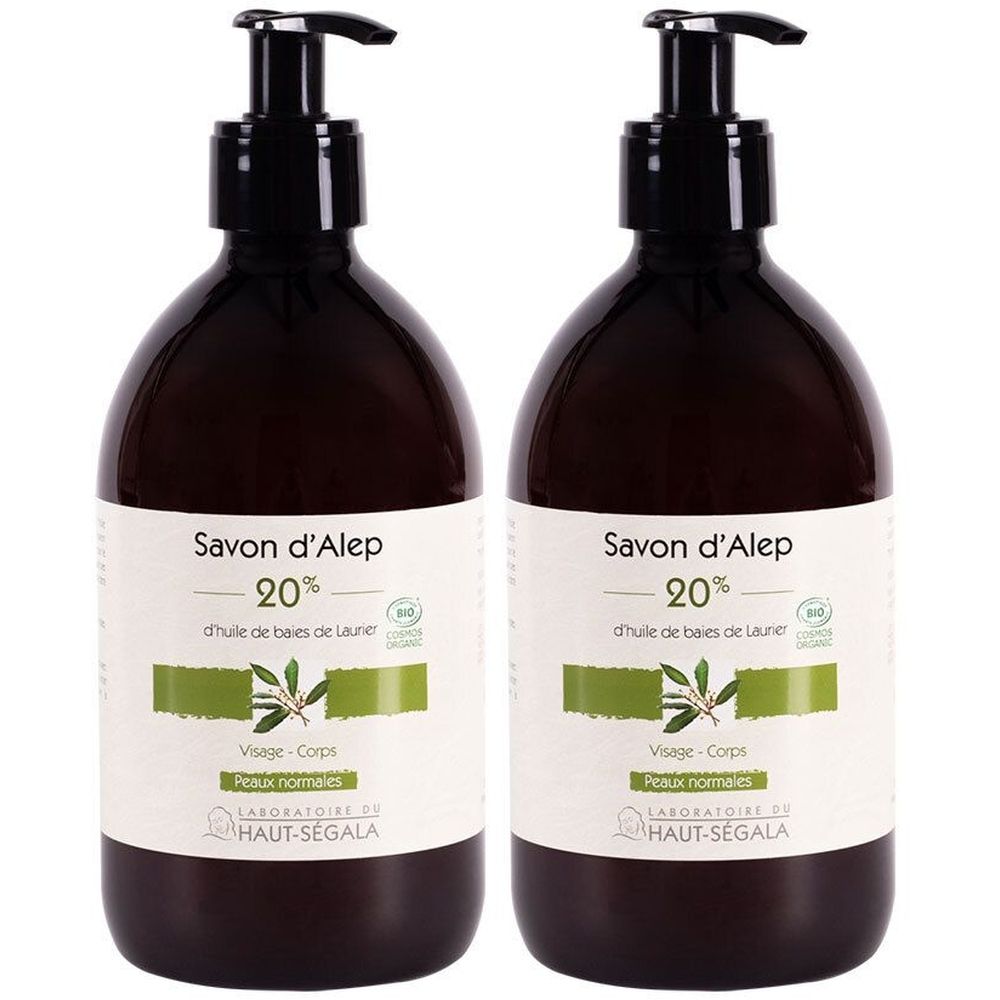 Zwei Flaschen Savon d'Alep mit schwarzem Pumpverschluss. Aufschrift: 20% d'huile de baies de Laurier, Visage-Corps, Peaux normales.