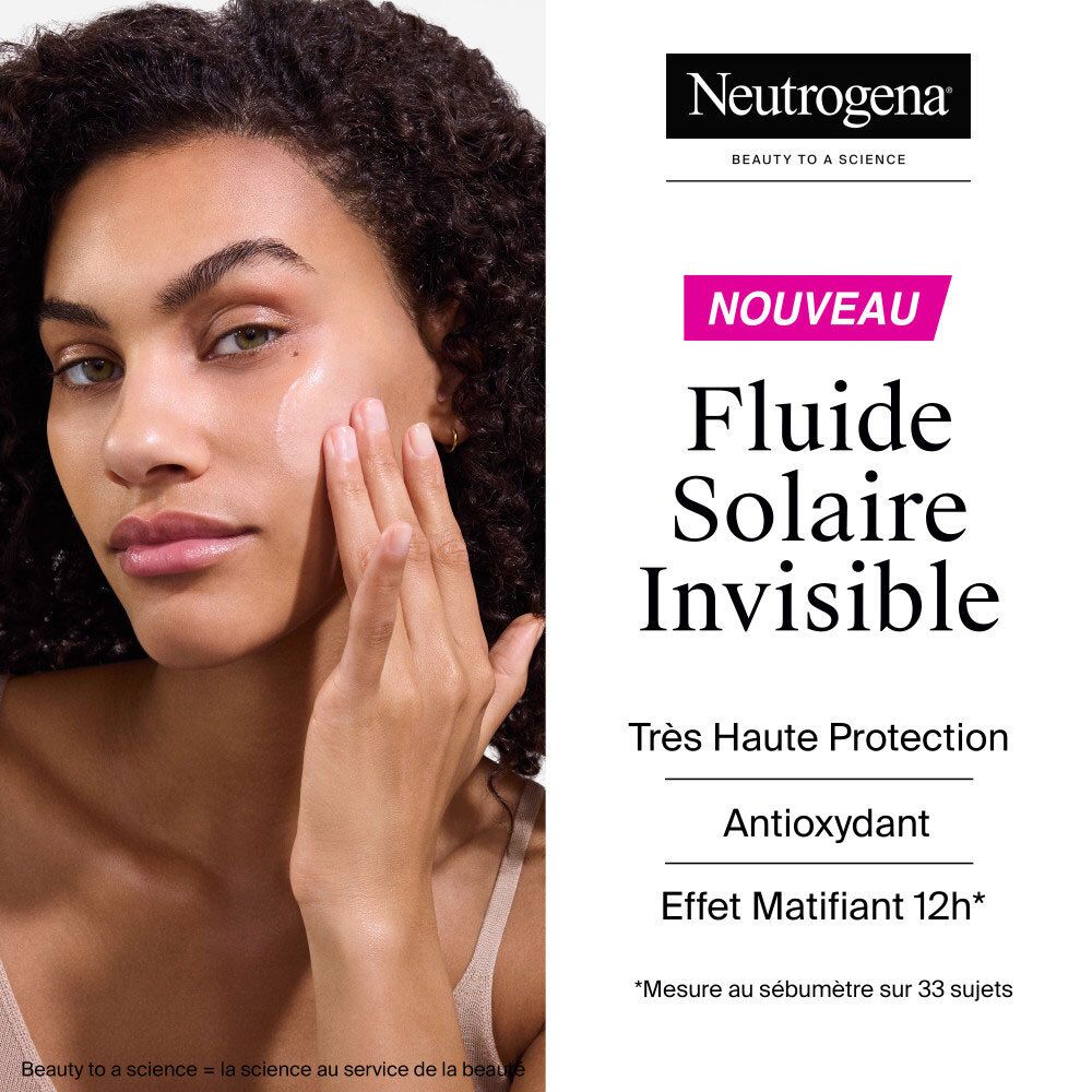Frau trägt Sonnenschutz auf. Neutrogena-Logo. Flacon Fluide Solaire Invisible. Hoher Schutz, Antioxidantien, mattierender Effekt.