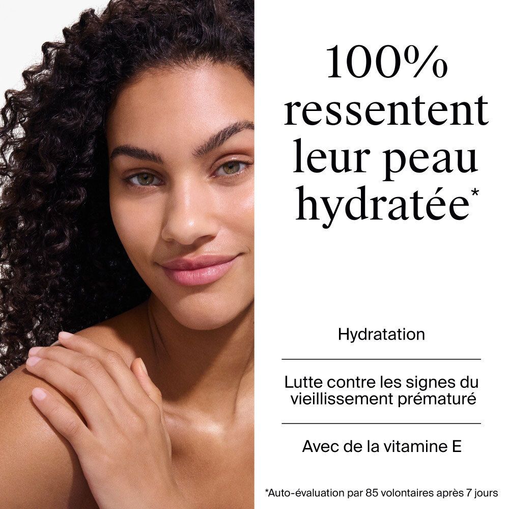 Frau mit hydratisierter Haut. Text: 100% ressentent leur peau hydratée.
