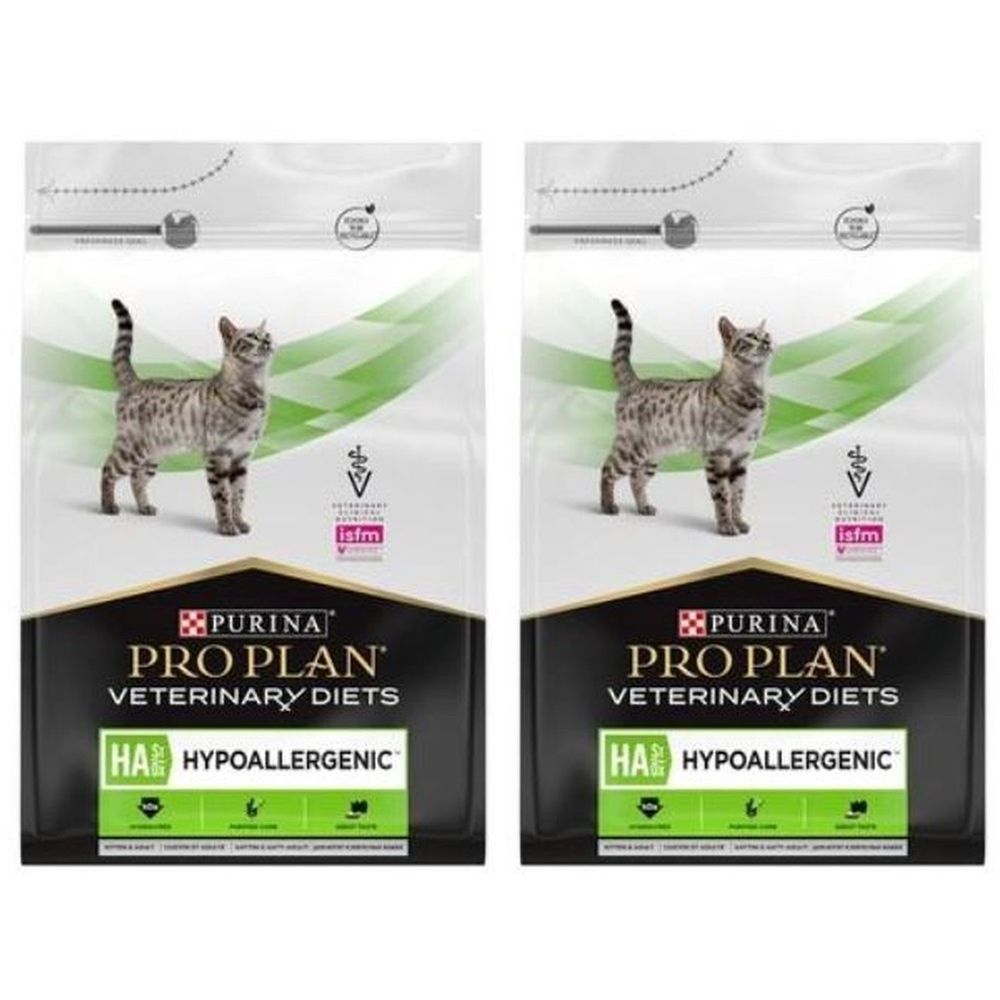 Zwei Beutel Tiernahrung. Aufschrift: PURINA PRO PLAN VETERINARY DIETS HA HYPOALLERGENIC. Abgebildet ist eine Katze.