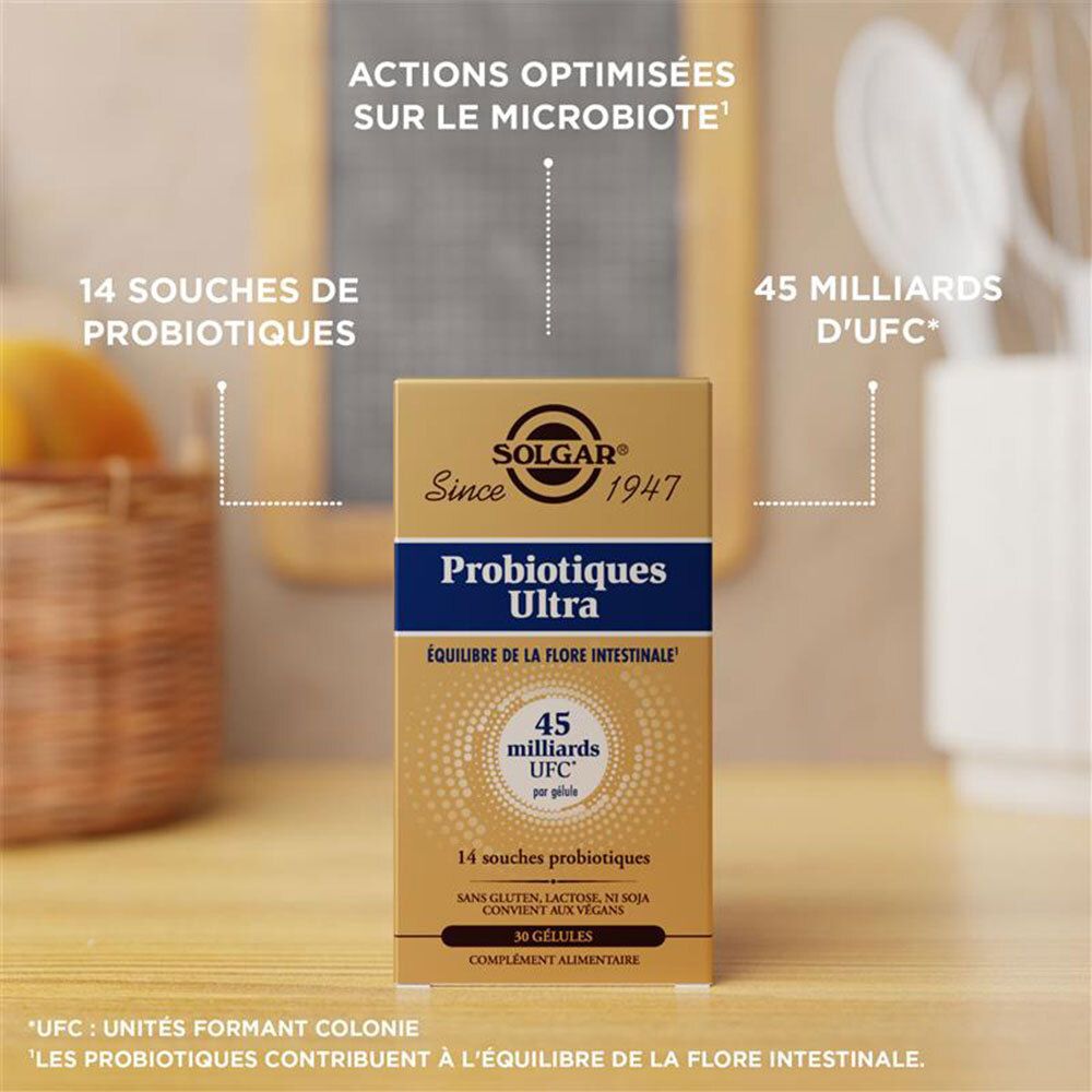 Goldfarbene Schachtel mit Text. 14 Stämme und 45 Milliarden UFC. Hintergrund mit Küchenutensilien.