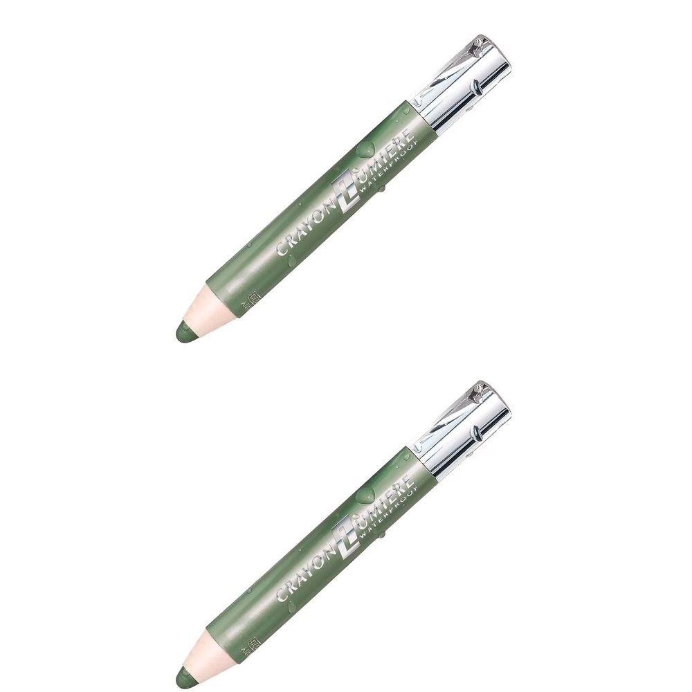 Zwei grüne Kajalstifte mit silbernen Kappen. Aufschrift: Crayon Lumière Waterproof.