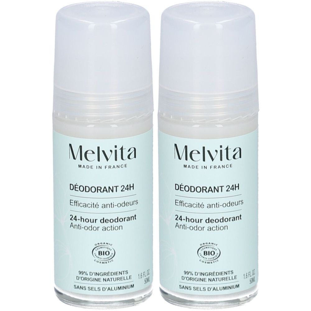 Zwei Roll-on-Deodorants. Hellblaue Etiketten mit weißer Schrift. Marke Melvita, 24h Deodorant, Bio-Zertifizierung. Ohne Aluminiumsalze.