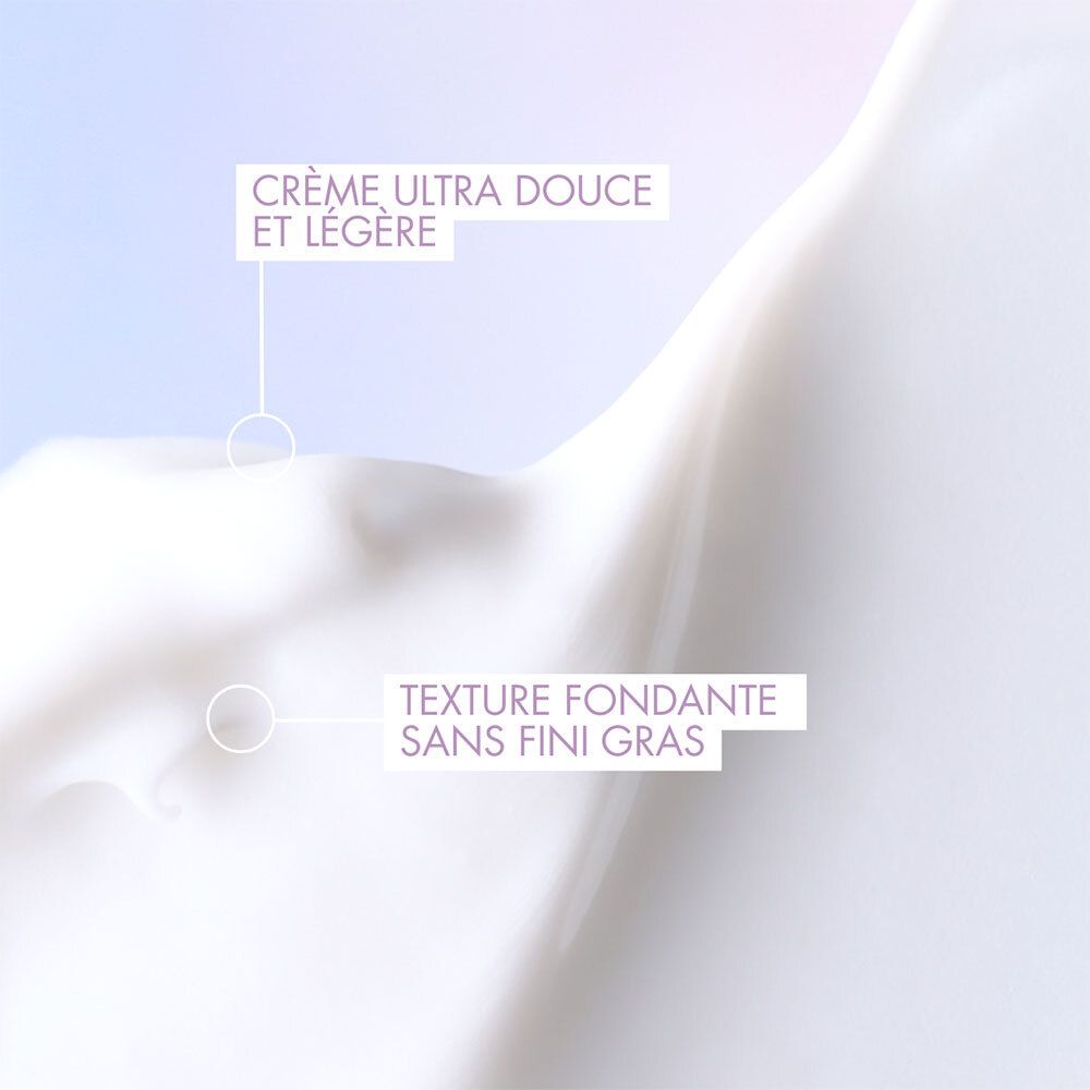 Nahaufnahme Creme. Text: Crème ultra douce et légère, Texture fondante sans fini gras.