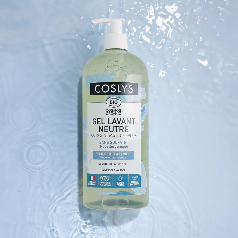 Transparente Flasche mit weißem Pumpverschluss, im Wasser. Aufschrift: Coslys Gel lavant neutre. Bio-Zertifizierung.
