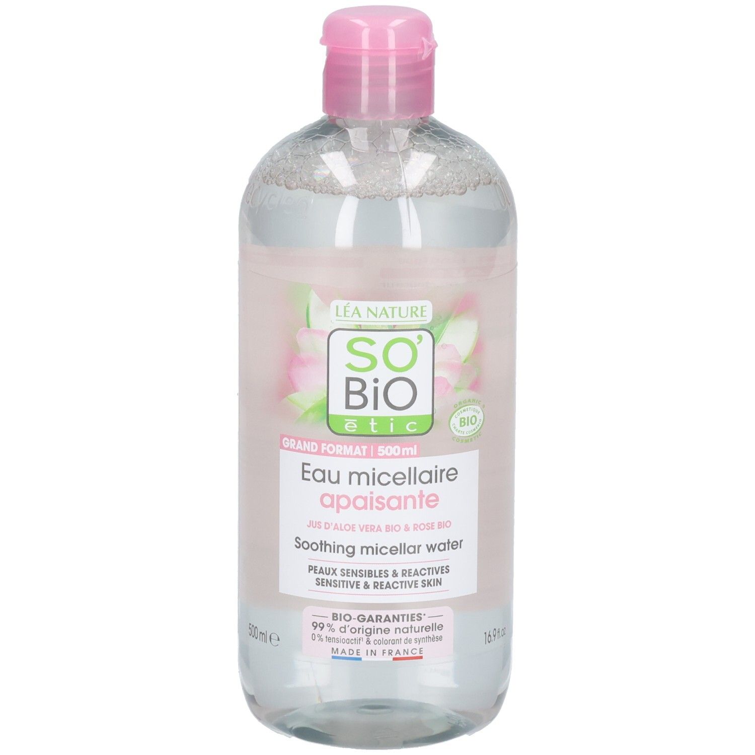Klare Flasche mit rosa Deckel. Etikett mit Produktnamen und Logo. Text: Eau micellaire apaisante, So Bio Etic.