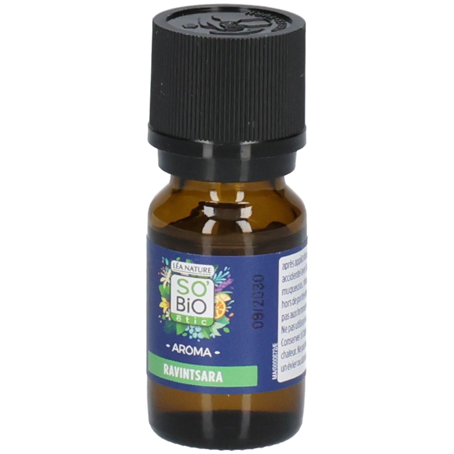 Braune Glasflasche mit schwarzem Deckel. Etikett mit Logo, Text: Aroma Ravintsara, Datum 09/2030.
