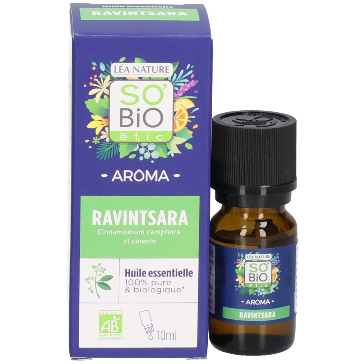 Braune Glasflasche mit schwarzem Deckel und Verpackung. Verpackung mit Logo und Text: Ravintsara.
