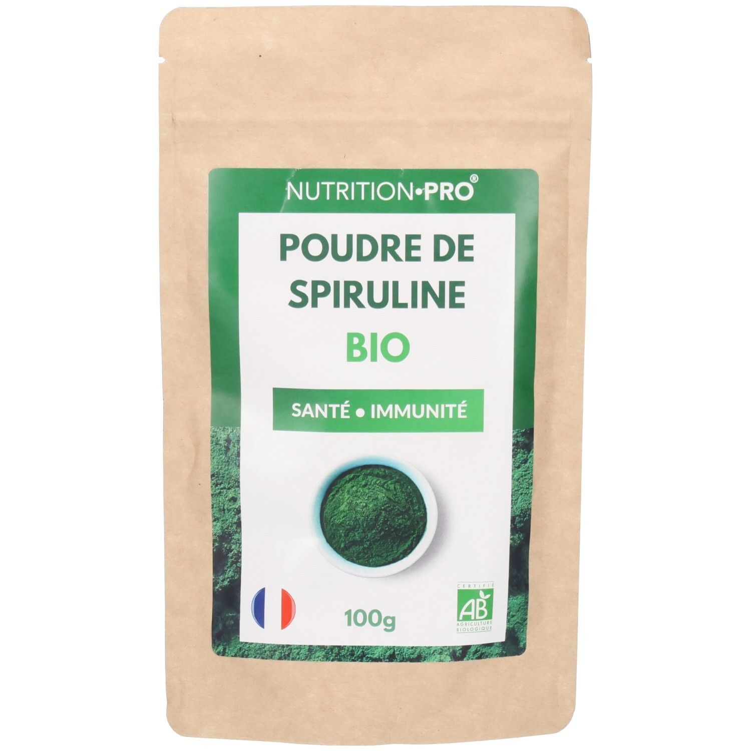 Beutel mit grünem Etikett. Text: Poudre de Spiruline Bio, Santé Immunité. Französische Flagge, AB-Siegel, 100g.