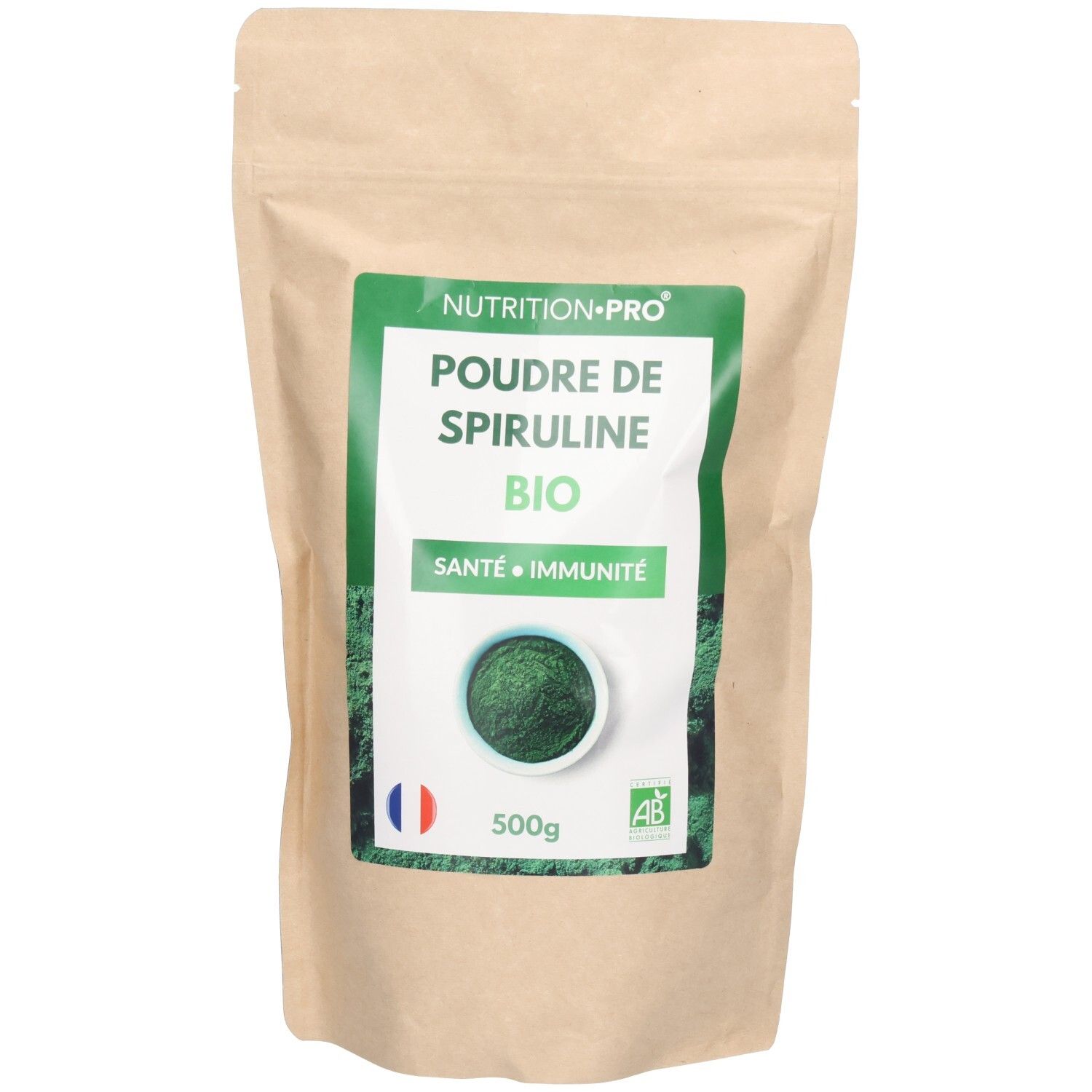 Sachet avec étiquette verte. Texte: Poudre de Spiruline Bio, Santé Immunité. Drapeau français, 500g, label AB.