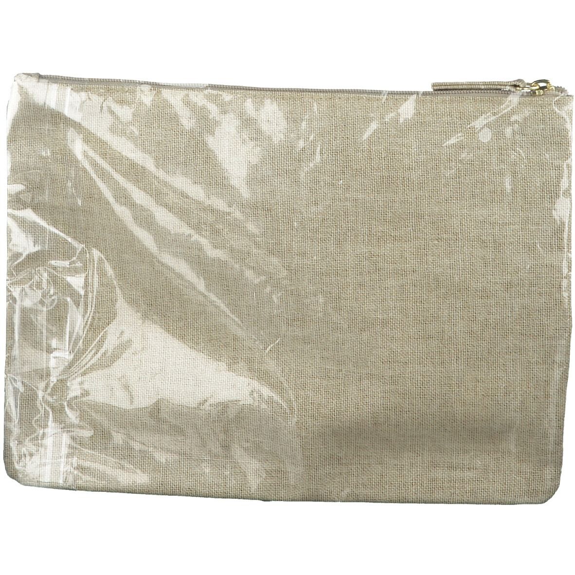 Trousse beige avec fermeture éclair, dans une housse de protection transparente.