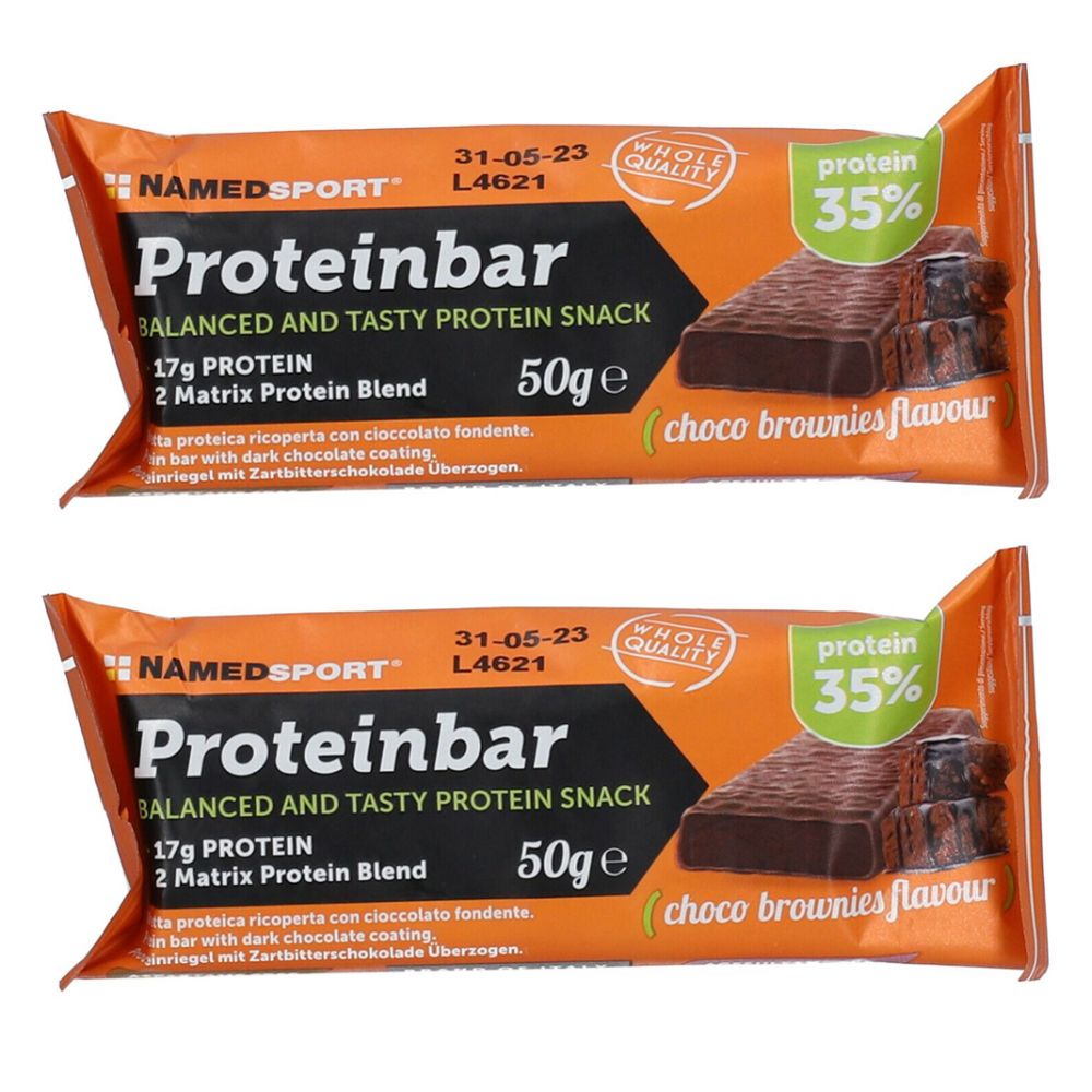 Deux barres protéinées emballées en orange. Inscription : Proteinbar, 35% de protéines, 50g, Choco Brownies Flavour. Marque : NAMEDSPORT.
