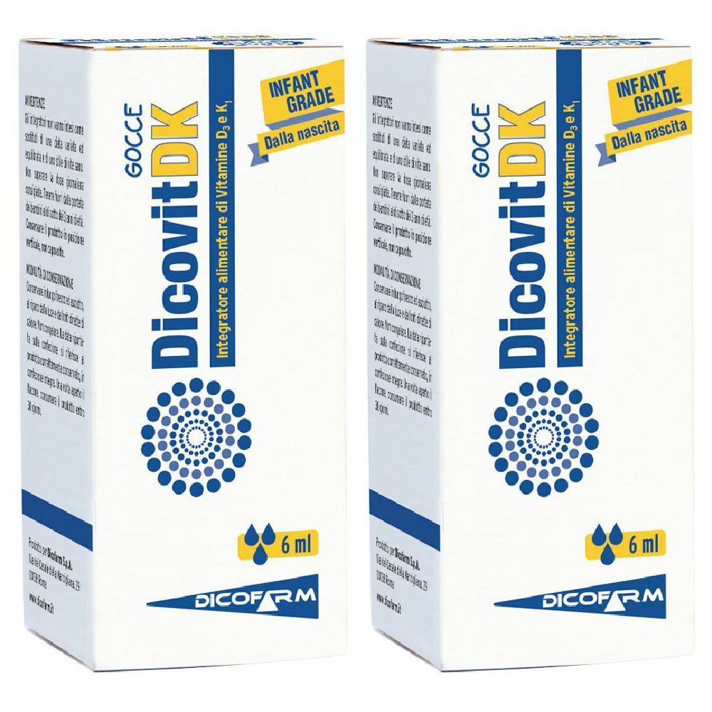 Zwei weiße Kartons mit Produktnamen Dicovit DK. Aufschrift: Integratore alimentare di Vitamine D, E, K. 6 ml. Infant Grade.