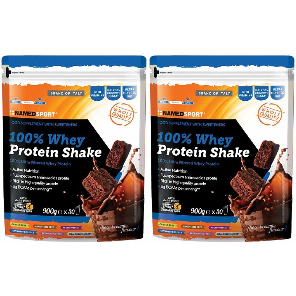 Zwei Beutel mit Proteinpulver. Aufschrift: 100% Whey Protein Shake. Mit Vitaminen und BCAA. Choco-Brownie-Geschmack. 900g x 30.