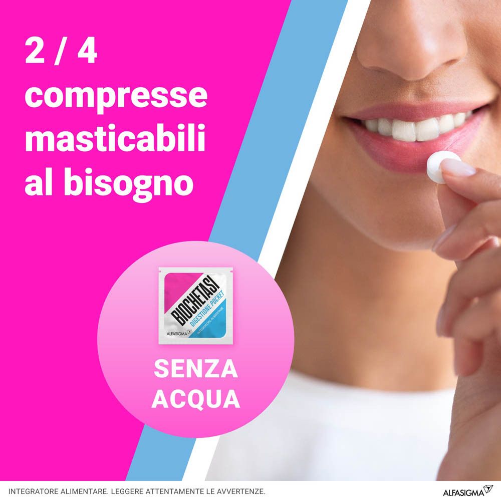 Gros plan d'une femme prenant un comprimé d'un sachet Biochetasi Pocket. Texte: 2/4 compresse masticabili al bisogno. Senza acqua.