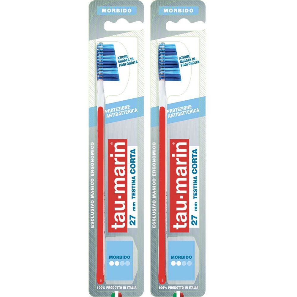 Zwei Zahnbürsten in Verpackung. Roter Griff, blauer Bürstenkopf. Aufschrift: tau-marin, 27 mm Testina Corta.