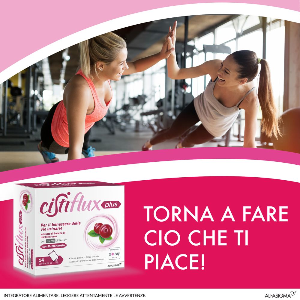 Deux femmes dans une salle de sport. L'une tient un paquet du produit. Texte en italien.