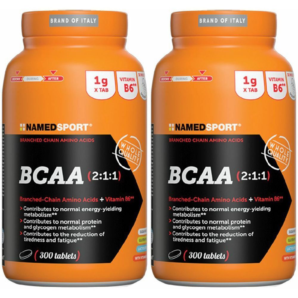 Zwei orangefarbene Flaschen mit BCAA-Tabletten. Aufschrift: NAMEDSPORT BCAA 2:1:1, 300 Tabletten. Mit Vitamin B6.