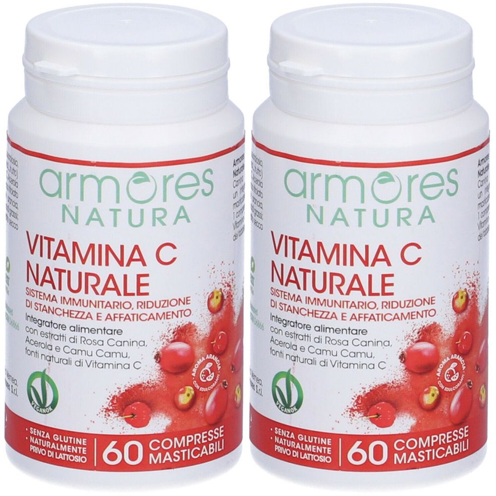 Zwei weiße Flaschen mit dem Aufdruck "Armores Natura Vitamina C Naturale". Aufschrift: 60 Kautabletten. Mit Illustrationen von Hagebutten.