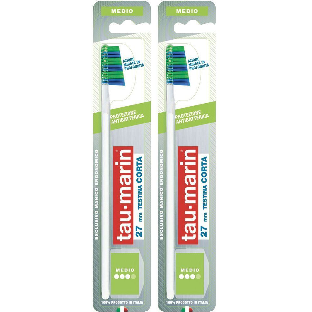 Zwei Zahnbürsten in Verpackung. Weißer Griff, grüner und blauer Bürstenkopf. Marke: tau-marin, 27 mm Testina Corta.