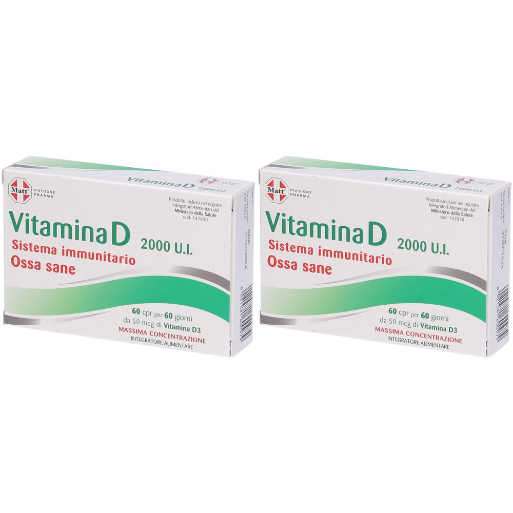Deux boîtes de Vitamine D. Inscription : Vitamina D, 2000 U.I., Sistema immunitario, Ossa sane. Emballage vert et blanc.