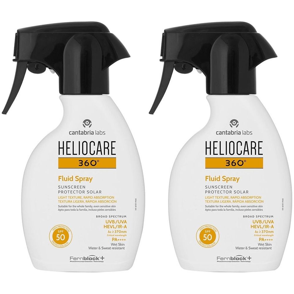 Zwei weiße Sprühflaschen mit schwarzem Sprühkopf. Aufschrift: Heliocare 360°, Fluid Spray, SPF 50. Marke: Cantabria Labs.