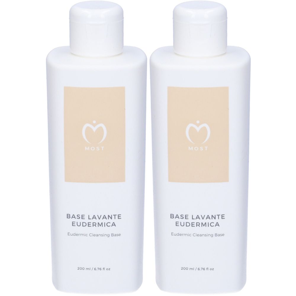 Deux flacons et deux boîtes. Inscription : Base Lavante Eudermica, Basic Cleanser. Marque : MOST.