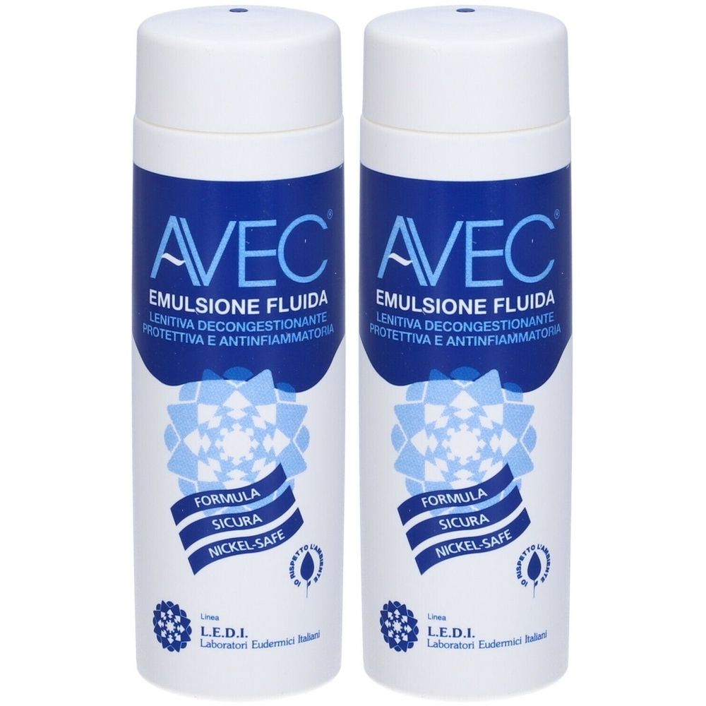 Zwei weiße Flaschen mit blauer Beschriftung. Aufschrift: AVEC, Emulsione fluida, lenitiva decongestionante. Nickel-Safe.