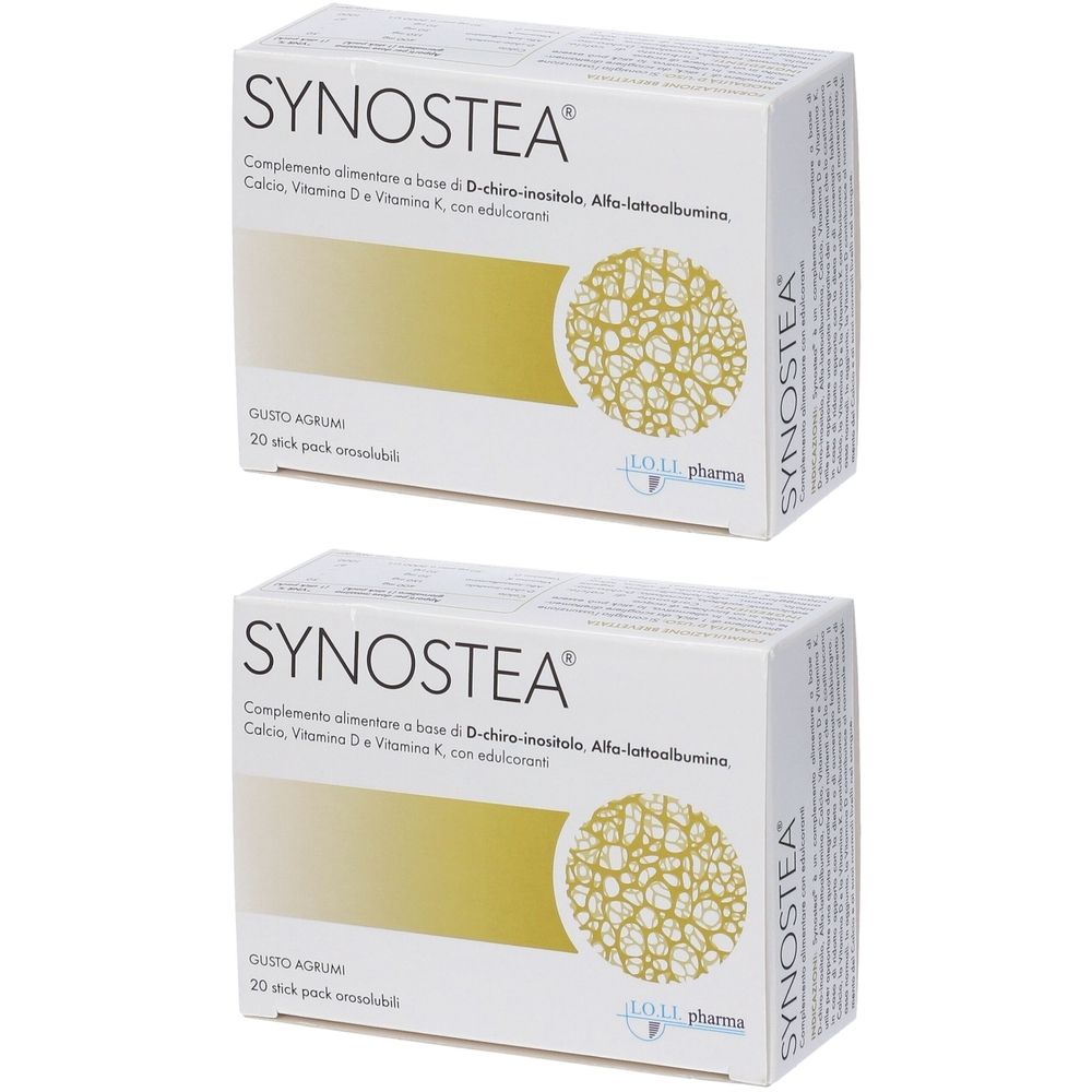 Zwei weiße Schachteln mit dem Produktnamen SYNOSTEA. Aufschrift: 20 Stick Pack. Gelber Hintergrund mit Muster.