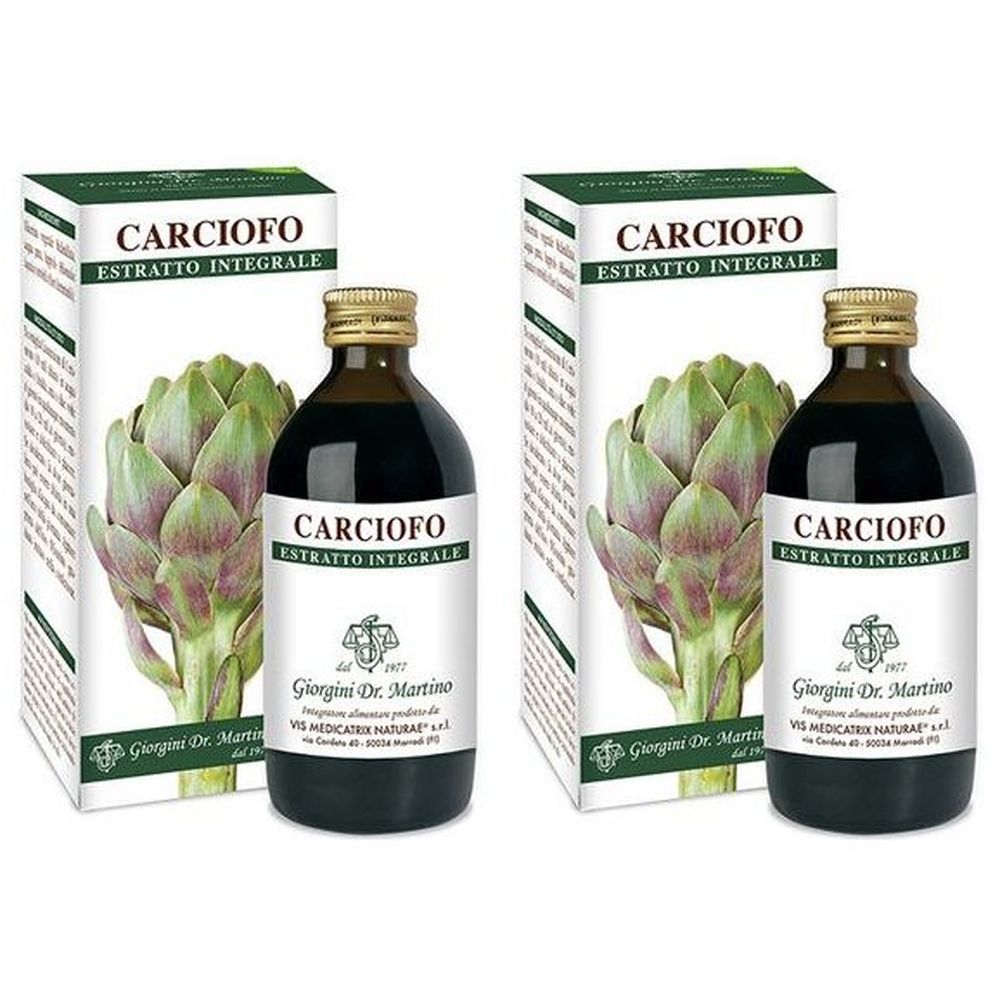 Zwei Flaschen mit brauner Flüssigkeit und goldfarbenen Verschlüssen, neben zwei Schachteln mit Artischocken-Abbildungen.