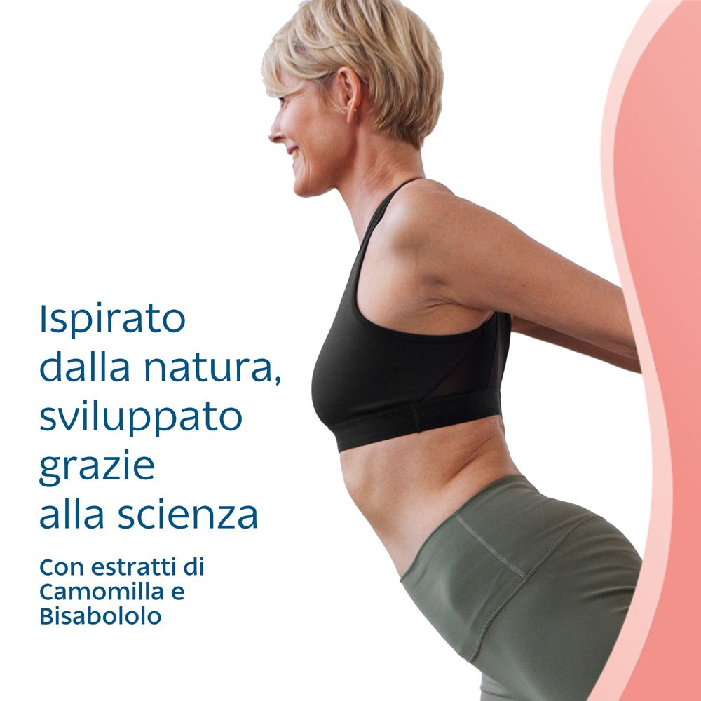 Femme en tenue de sport. Texte : Inspiré par la nature, développé grâce à la science. Avec extraits de camomille et bisabolol.