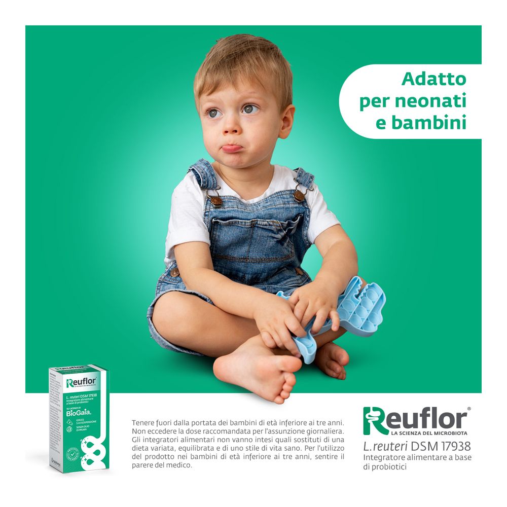 Reuflor Gocce: Kleinkind sitzt mit Spielzeug, daneben Produktverpackung. Text: "Geeignet für Neugeborene und Kinder".