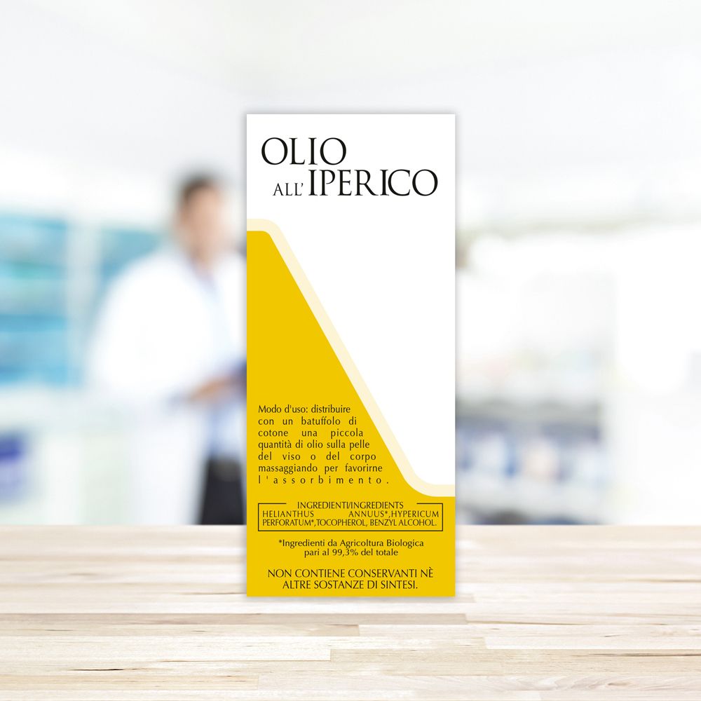 Boîte jaune avec texte du produit. Texte : Olio all'Iperico. Marque : Aboca. Avec un design jaune et blanc.