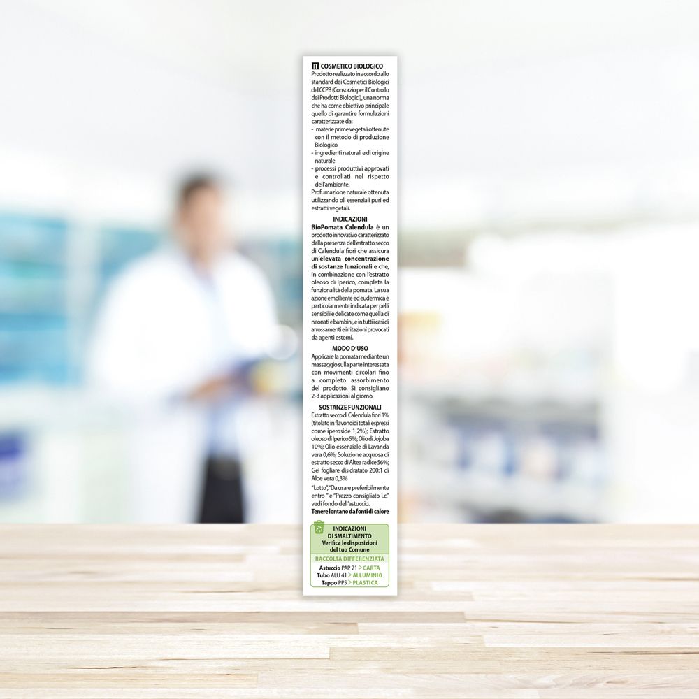 Détail de l'emballage Aboca® Ringelblume bioPomata. Texte sur cosmétiques biologiques et instructions d'utilisation. Texte en italien.