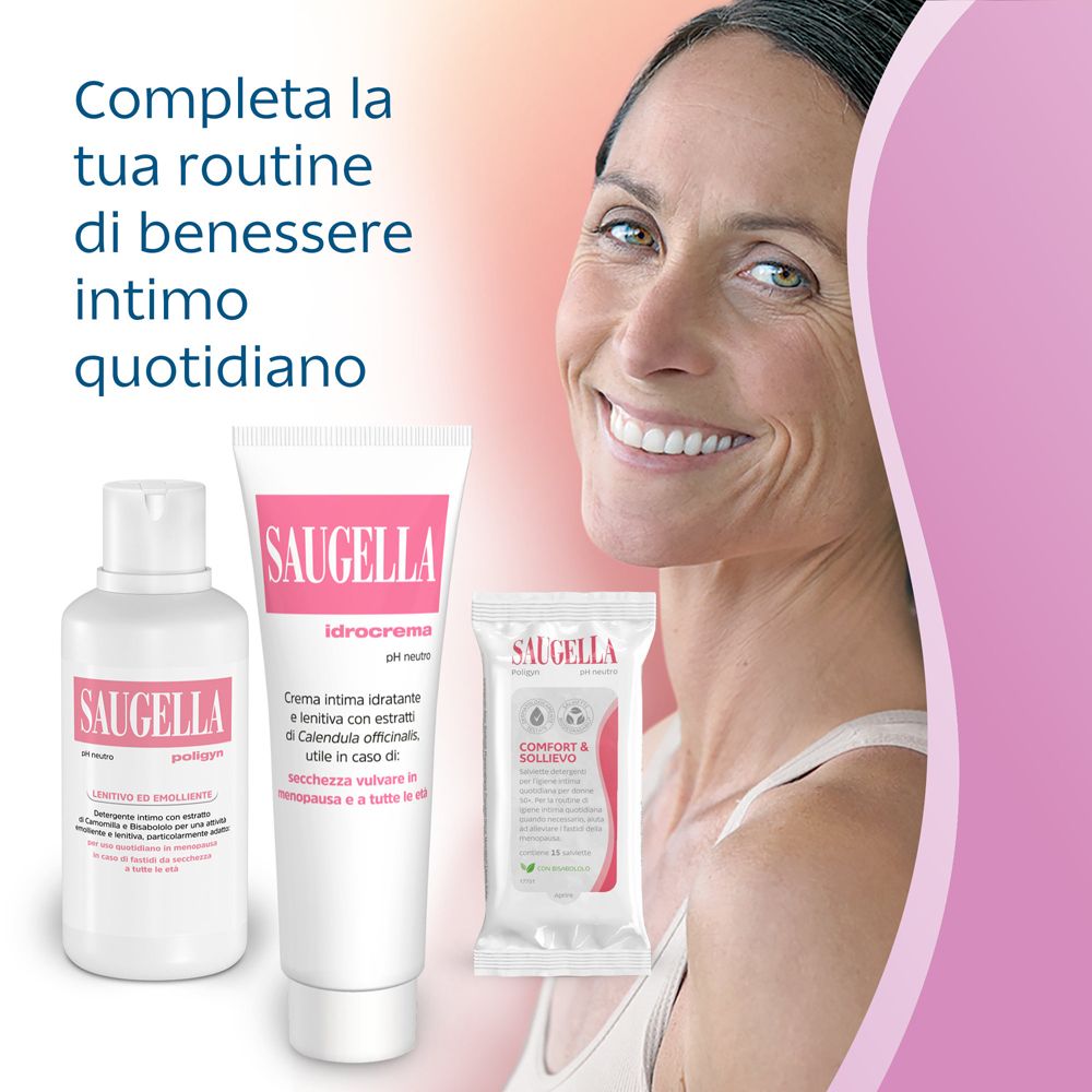 Frau mit Produkten: Saugella Idrocrema, Waschgel und Tücher. Rosa Hintergrund.