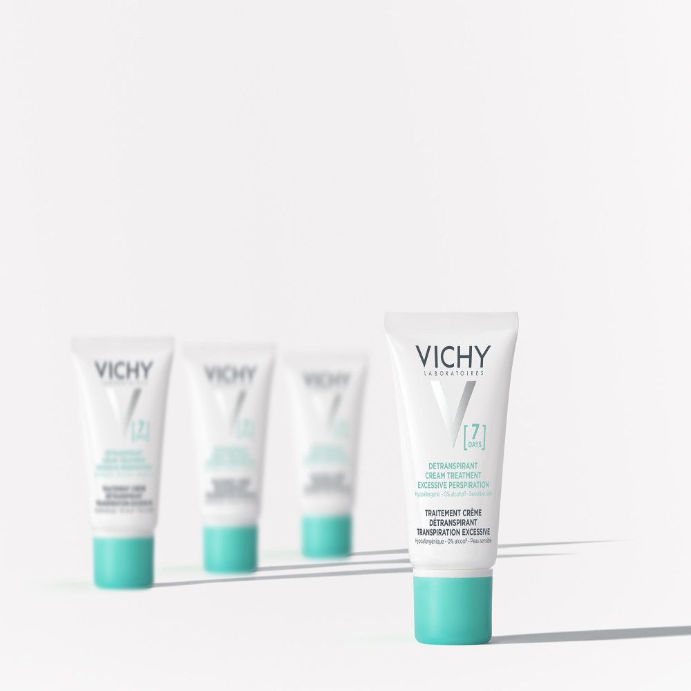 Quatre tubes de crème Vichy anti-transpirante, un devant, trois derrière.