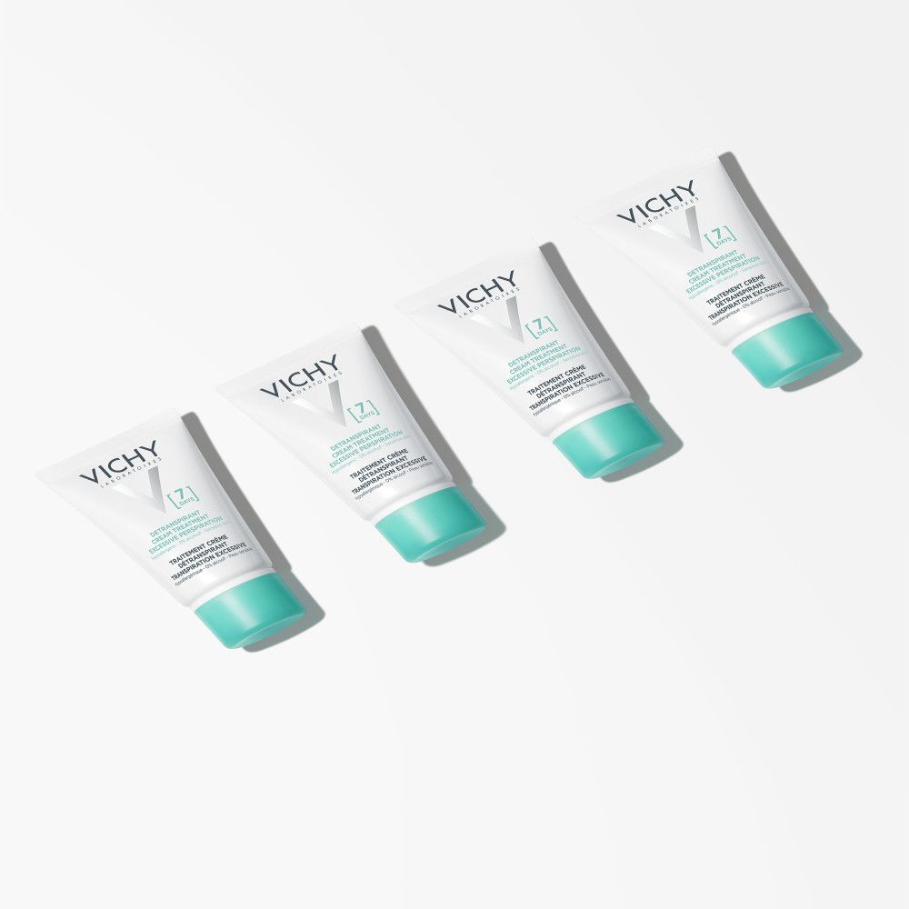 Quatre tubes de crème Vichy anti-transpirante sur fond blanc.
