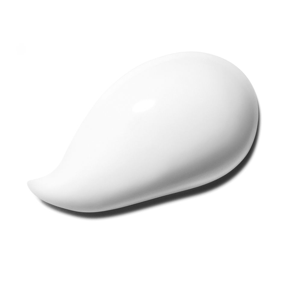 Klecks Creme. Weiße, glatte Textur. Auf weißem Hintergrund. Ohne Verpackung oder Beschriftung.