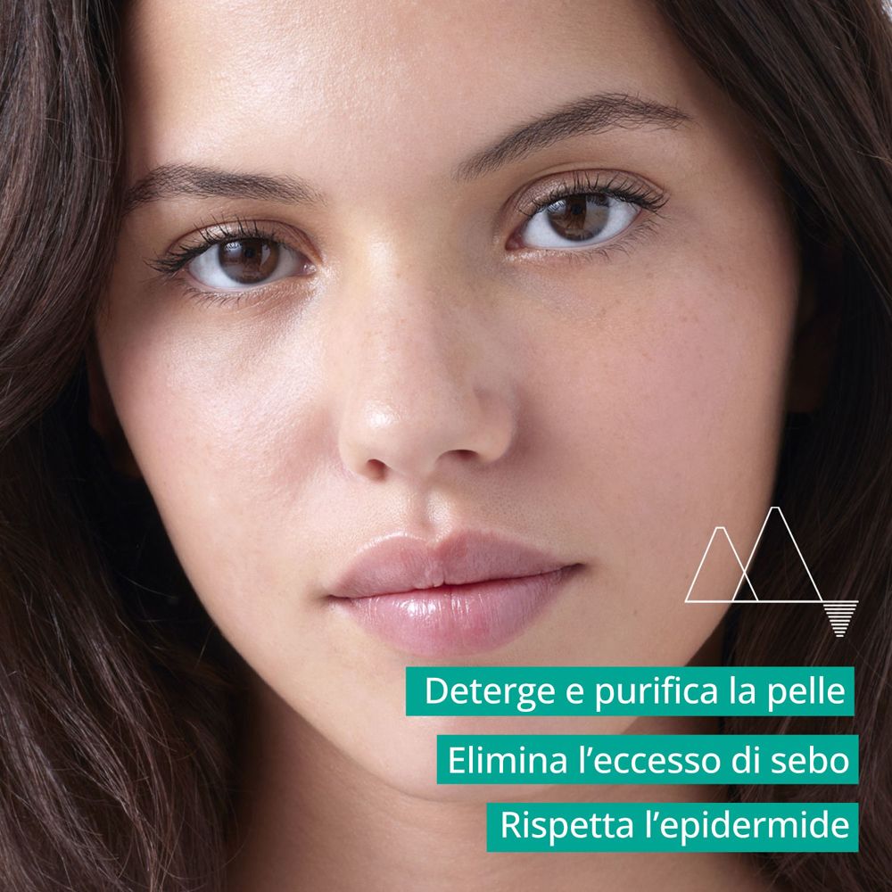 Nahaufnahme eines Gesichts. Text: Reinigt und klärt die Haut, entfernt überschüssigen Talg, respektiert die Epidermis.