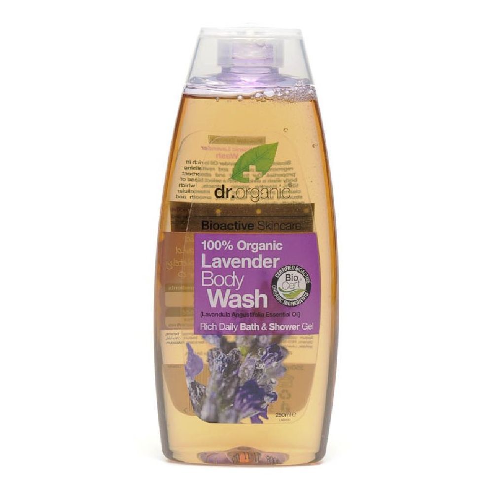 Flacon de gel douche transparent avec étiquette violette. Inscription visible : Dr. Organic, Bio-Lavande, Body Wash.