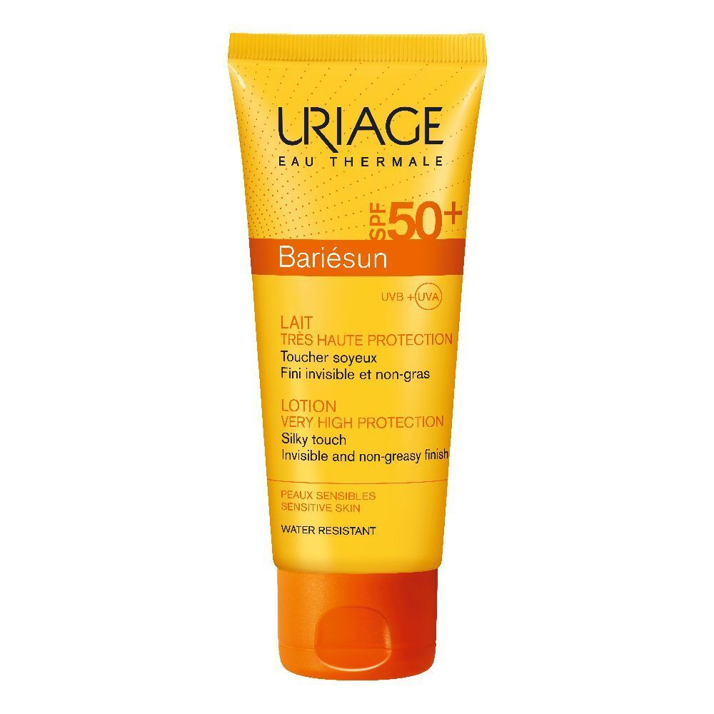 Tube jaune de crème solaire. Marque Uriage, nom Bariésun, SPF 50+. Texte: Lait, Lotion, Peaux sensibles.