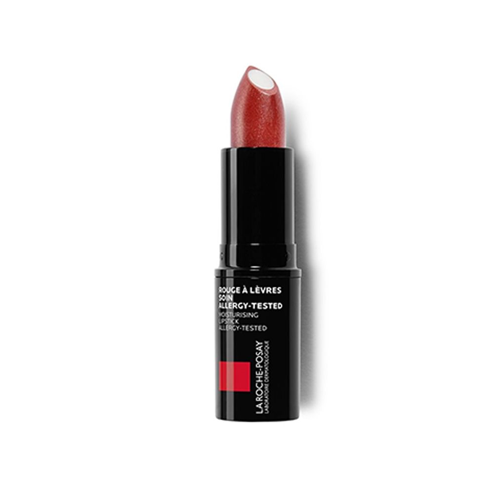 Roter Lippenstift, teilweise herausgedreht. Schwarze Hülse mit rotem Streifen und Schriftzug. Marke: LA ROCHE-POSAY.