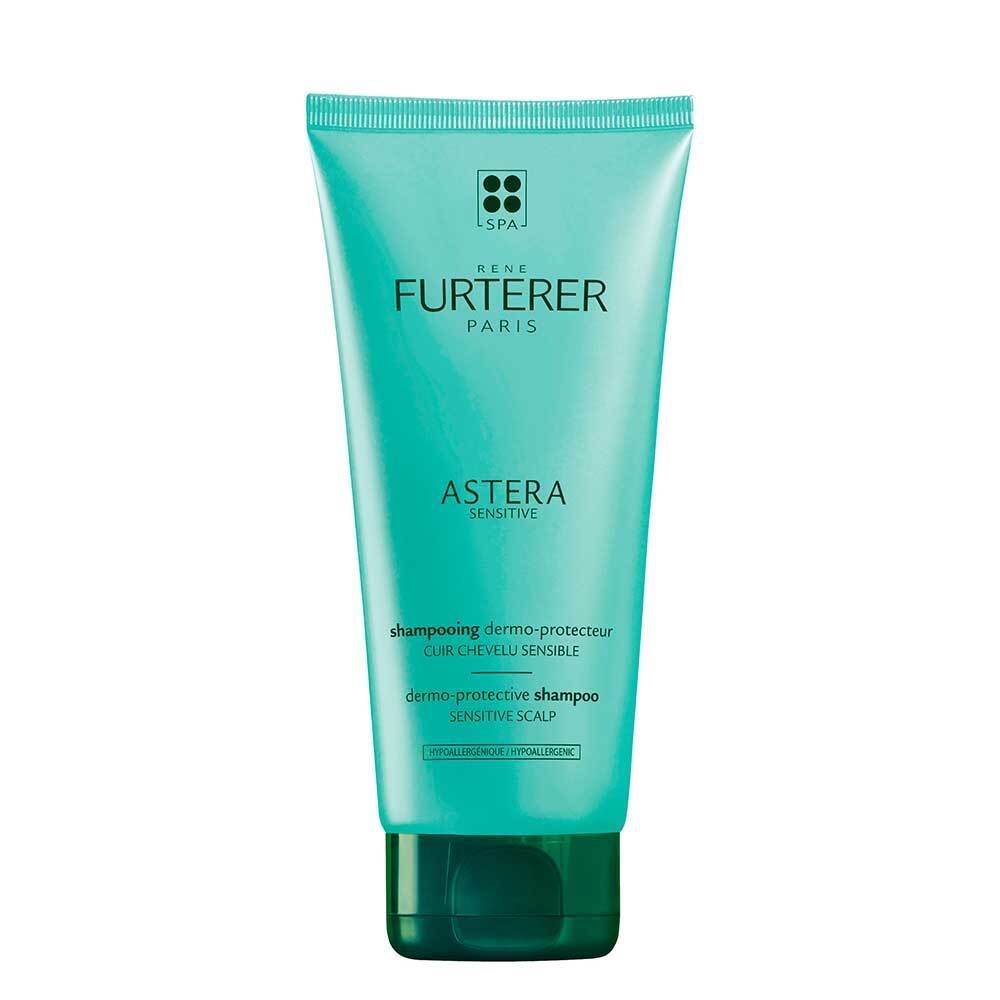 Tube de shampooing bleu clair. En haut : marque et logo. En bas : nom du produit et texte. Bouchon vert-noir.