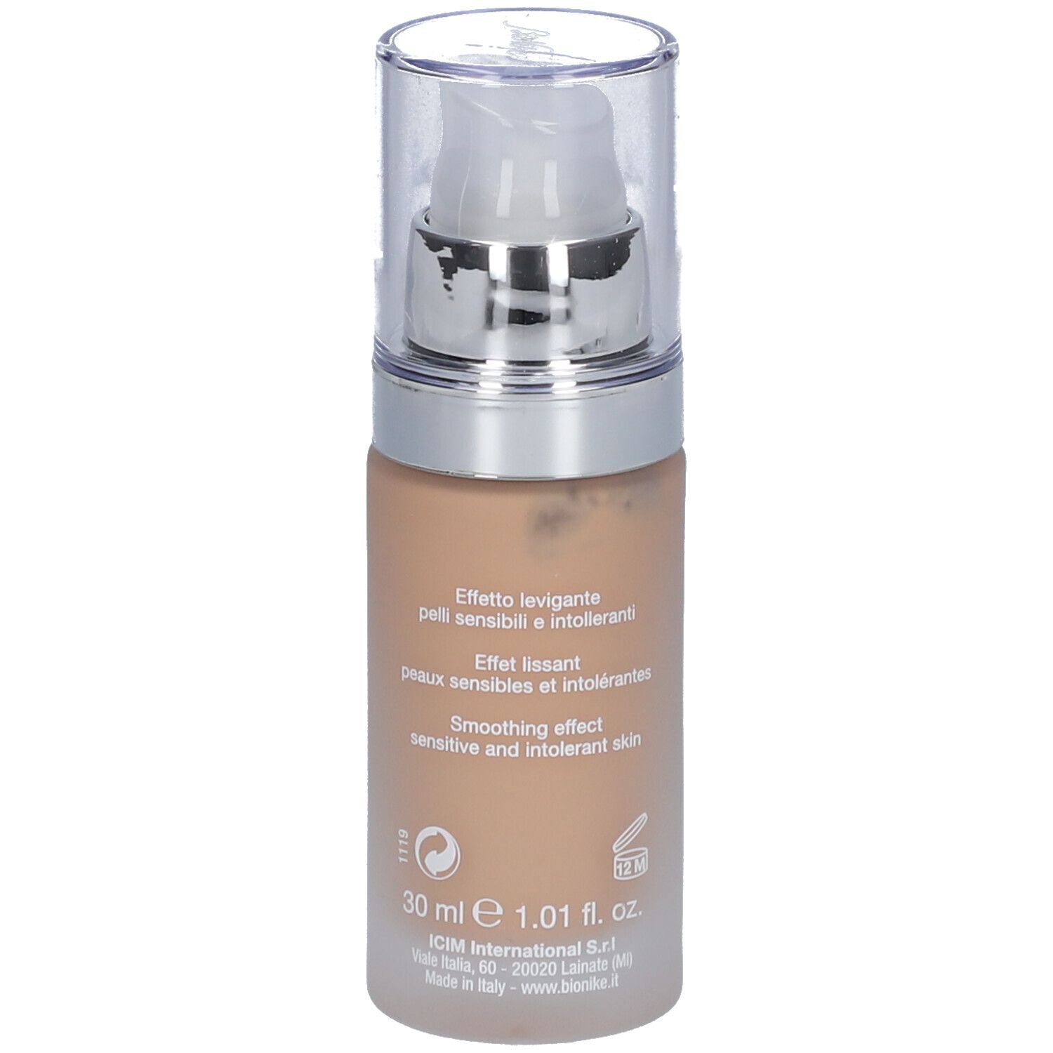 BioNike Defence Color Lifting Foundation. Beige Farbton. Flasche mit Pumpverschluss. Aufschrift: 30 ml, 1.01 fl. oz. Für empfindliche Haut.