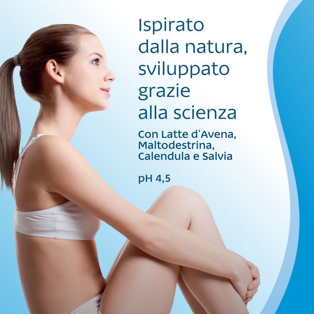 Junge Frau sitzt. Text: Mit Hafermilch, Malto-Dextrin, Calendula und Salbei. pH 4,5.