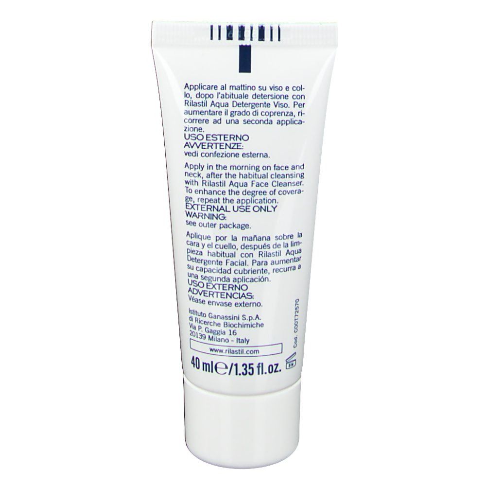 Dos du tube blanc Rilastil Aqua BB Cream. Texte: instructions d'utilisation, ingrédients, informations fabricant.